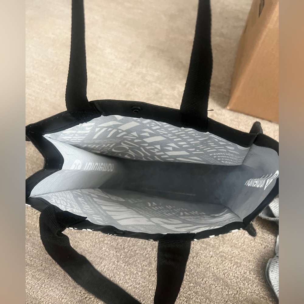 Lululemon - black small tote - Picture 4 of 8